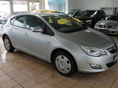 Gebraucht Opel Astra Edition 116 PS (85 kW) 2012 Silber Limousine