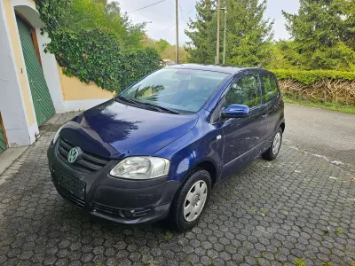 Gebraucht VW Fox 54 PS (39 kW) 2006 Blau Kleinwagen