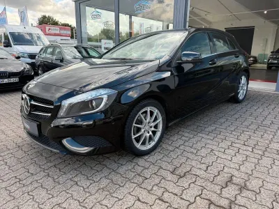 Gebraucht Mercedes A180 Style 122 PS (89 kW) 2015 Schwarz Kleinwagen