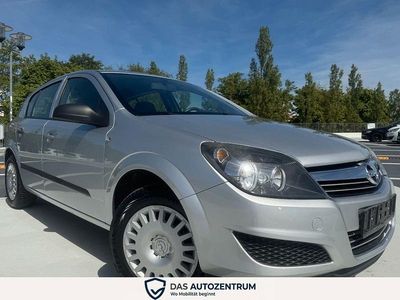 Używany Opel Astra 90 KM (66 kW) 2009 Srebrny Sedan/Limuzyna