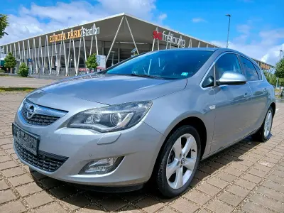 Gebraucht Opel Astra 140 PS (102 kW) 2010 Grau Limousine