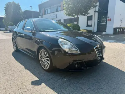 Gebraucht Alfa Romeo Giulietta Turismo 170 PS (125 kW) 2013 Violet Kleinwagen