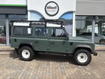 Gebraucht Land Rover Defender 122 PS (89 kW) 2010 Grün Kombi