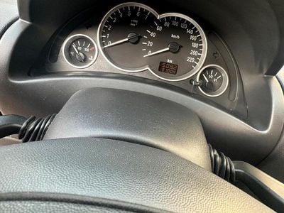 Begagnad Opel Corsa 70 HK (51 kW) 2005 Lila Halvkombi
