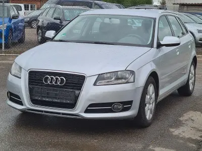 Gebraucht Audi A3 Attraction 125 PS (91 kW) 2011 Silber Kleinwagen