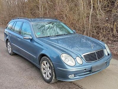 Gebraucht Mercedes E220 150 PS (110 kW) 2003 Blau Kombi