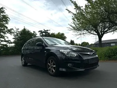 Gebraucht Hyundai i30 Edition+ 90 PS (66 kW) 2011 Schwarz Kombi