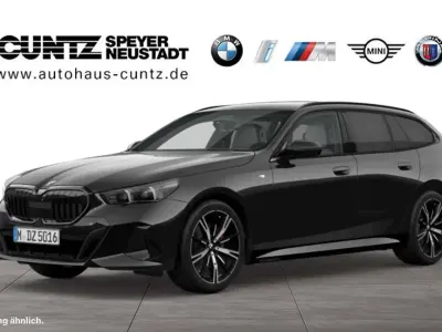Gebraucht BMW 520 M Sport 197 PS (144 kW) 2024 Saphirschwarz Kombi
