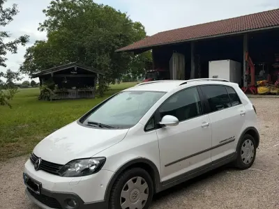 Gebraucht VW Golf VI 101 PS (74 kW) 2011 Weiß Kleinwagen