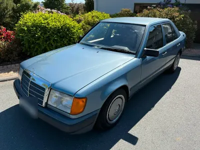 Gebraucht Mercedes E300 180 PS (132 kW) 1989 Blau Limousine