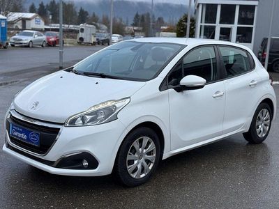 Gebraucht Peugeot 208 Active 82 PS (60 kW) 2017 Weiß Kleinwagen