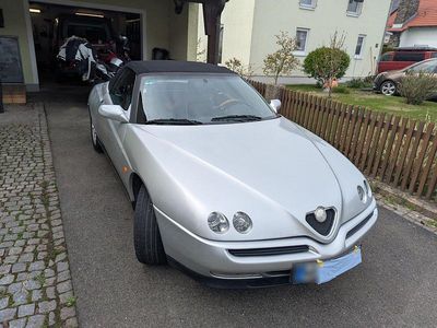 Second-hand Alfa Romeo Spider 150 CP (110 kW) 1995 Argintiu Cabrio