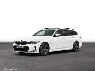 Weiß Gebraucht 2025 BMW 330e M Sport Kombi | 50.537 € (Fairer Preis)