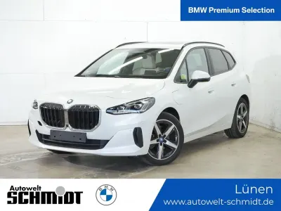 Gebraucht BMW 225 Active Tourer Sport Line 245 PS (180 kW) 2023 Weiß Van / Kleinbus