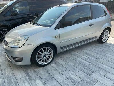 Gebraucht Ford Fiesta Sport 101 PS (74 kW) 2005 Silber Kleinwagen