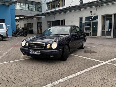 Mercedes E320