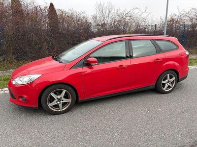 Gebraucht Ford Focus Trend 95 PS (69 kW) 2012 Rot Limousine