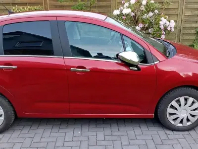 Usado Citroën C3 82 CV (60 kW) 2013 Rojo Utilitario