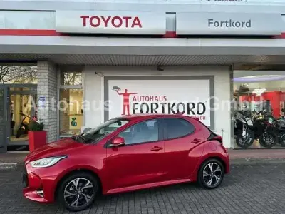 Usata Toyota Yaris Style 125 CV (91 kW) 2024 Rosso Utilitaria