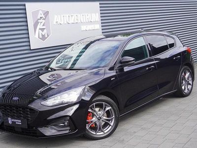 Obsidianschwarz metallic Gebraucht 2021 Ford Focus ST-Line Limousine | 20.990 € (Fairer Preis)