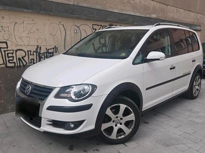 Second-hand VW Touran Cross 140 CP (102 kW) 2009 Alb Monovolum