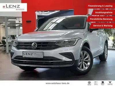 Gebraucht VW Tiguan Life 150 PS (110 kW) 2023 Reflexsilber (metallic) SUV