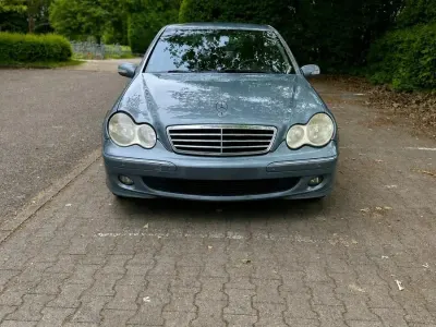 Gebraucht Mercedes C200 122 PS (89 kW) 2007 Grau Limousine