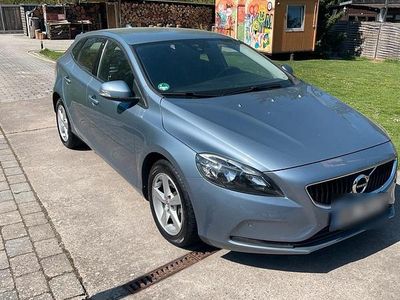 Second-hand Volvo V40 150 CP (110 kW) 2018 Albastru Berlinǎ