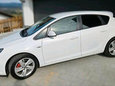 Second-hand Opel Astra 110 CP (80 kW) 2015 Alb Berlinǎ