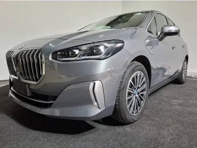 Gebraucht BMW 225 Sport Line 136 PS (100 kW) 2023 Grau Van / Kleinbus