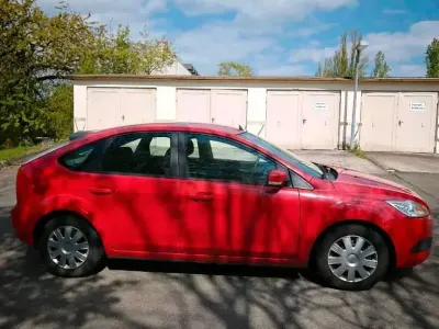 Gebraucht Ford Focus 80 PS (58 kW) 2009 Rot Limousine