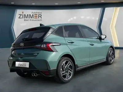 Neu Hyundai i20 N Line 101 PS (74 kW) 2025 Mangrove green Kleinwagen