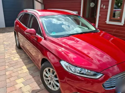 Gebraucht Ford Mondeo Titanium 165 PS (121 kW) 2019 Rot Limousine