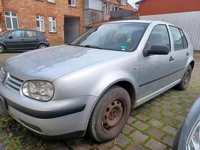Silber Gebraucht 2002 VW Golf IV Kleinwagen | 700 € (Guter Preis)