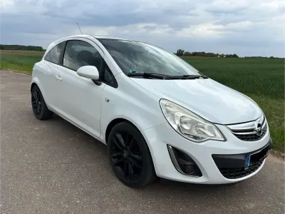 Używany Opel Corsa Color Edition 101 KM (74 kW) 2011 Biały Hatchback