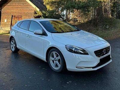 Gebraucht Volvo V40 Kinetic 114 PS (83 kW) 2014 Weiß Limousine