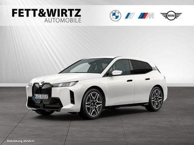 Gebraucht BMW iX M Sport 300 kW (408 PS) 2025 Mineralweiß metallic SUV