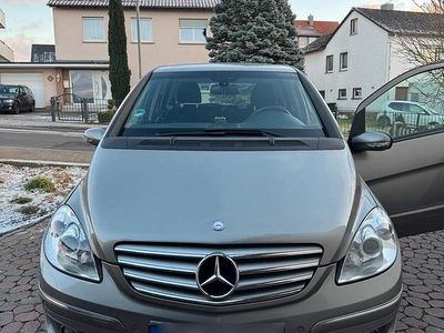 Mercedes B200