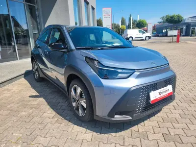 Neu Toyota Aygo X Active 116 PS (85 kW) 2026 Grau metallic SUV