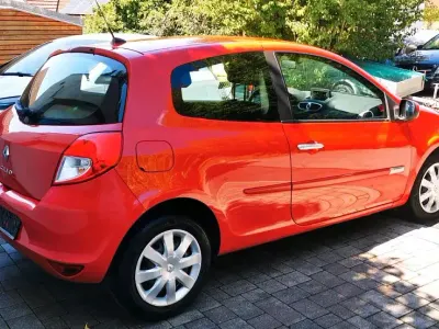Gebraucht Renault Clio III 88 PS (64 kW) 2009 Rot Limousine