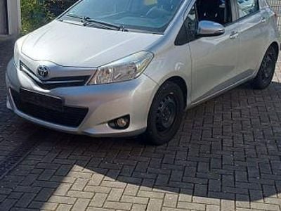 Gebraucht Toyota Yaris Cool 69 PS (50 kW) 2012 Silber Kleinwagen