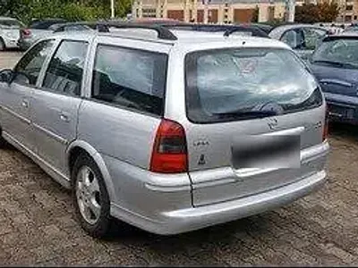 Gebraucht Opel Vectra Edition 116 PS (85 kW) 2001 Silber Kombi