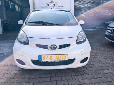 Gebraucht Toyota Aygo 68 PS (50 kW) 2011 Weiß Kleinwagen