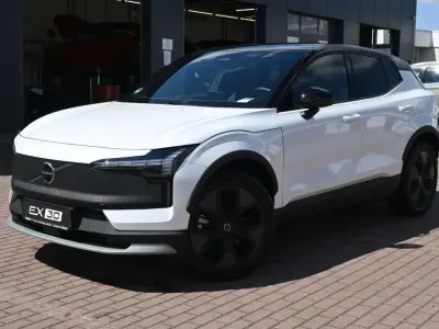 Gebraucht Volvo EX30 Performance 314 kW (428 PS) 2025 Crystal white pearl SUV