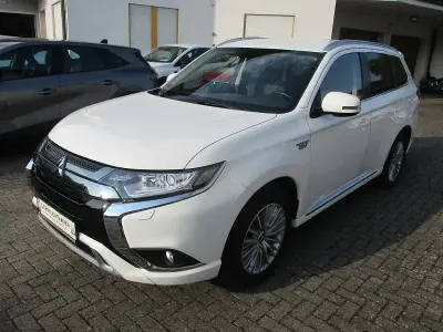 Gebraucht Mitsubishi Outlander P-HEV Basis 135 PS (99 kW) 2020 Weiß SUV