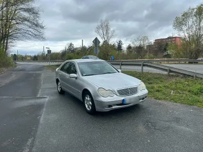 Second-hand Mercedes C220 143 CP (105 kW) 2001 Argintiu Berlinǎ