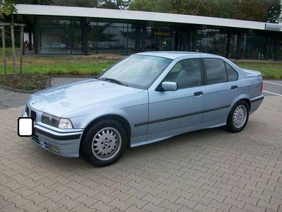 Gebraucht BMW 325 192 PS (141 kW) 1992 Blau Limousine