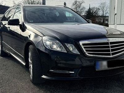 Gebraucht Mercedes E220 Avantgarde 170 PS (125 kW) 2013 Schwarz Kombi