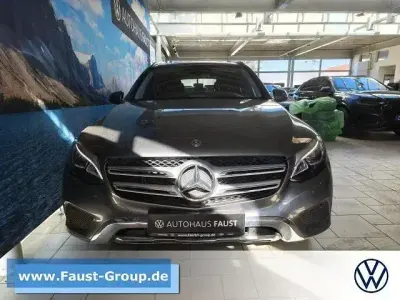 Używany Mercedes GLC250 211 KM (155 kW) 2019 Srebrny SUV