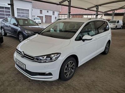 Pure white Gebraucht 2018 VW Touran Sound Van / Kleinbus | 18.790 € (Guter Preis)
